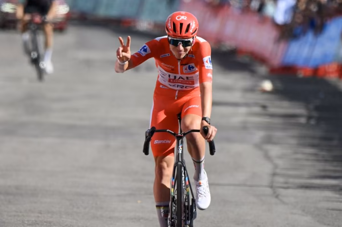 Overall race leader, UAE Team Emirates - XRG team's Slovenian rider Tadej Pogacar, gestures as he crosses the finish line of the seventh stage of the Vuelta a Espana 2026, a 149,8 km race between Vall d'Alba and Aramon Valdelinares on August 28, 2026. JOSE JORDAN / AFP