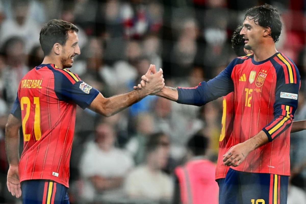 Spain's striker #21 Mikel Oyarzabal (L) celebrates scoring the team's third goal with Spain's defender #12 Marc Pubill (R) during the UEFA Nations League, League A - Group 3, football match between England and the Spain at Wembley Stadium in London on September 26, 2026. Ben STANSALL / AFP