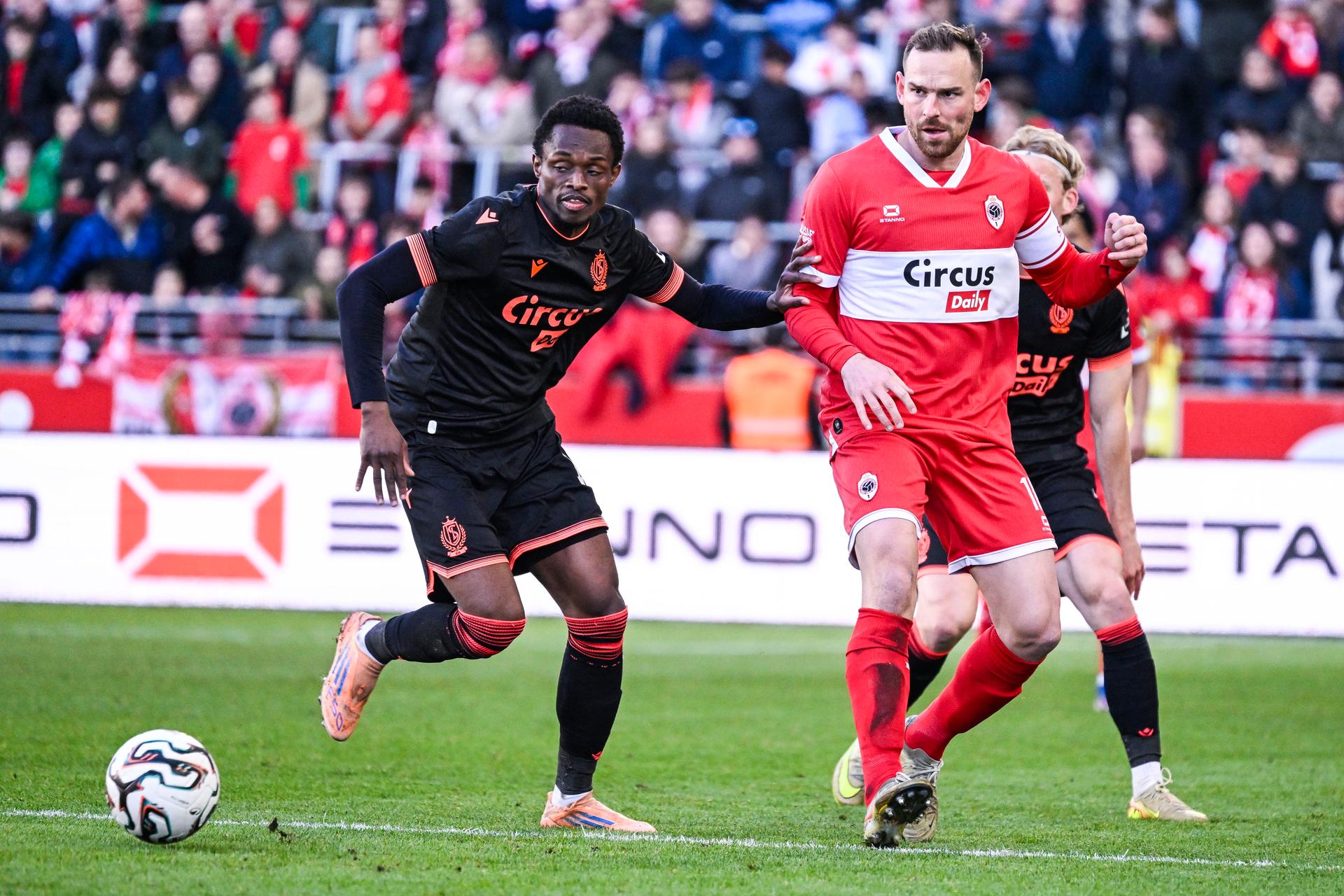 Standard's Rafiki Said and Antwerp's Vincent Janssen pictured in action during a soccer match between Royal Antwerp FC and Standard Liege, Sunday 15 March 2026 in Antwerp, on day 29 of the 2025-2026 'Jupiler Pro League' first division of the Belgian championship. BELGA PHOTO TOM GOYVAERTS