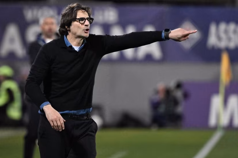 Fiorentina's headcoach Paolo Vanoli reacts during the Italian Serie A football match between Fiorentina and Inter Milan at the Artemio Franchi Stadium in Florence on March 22, 2026. Tiziana FABI / AFP