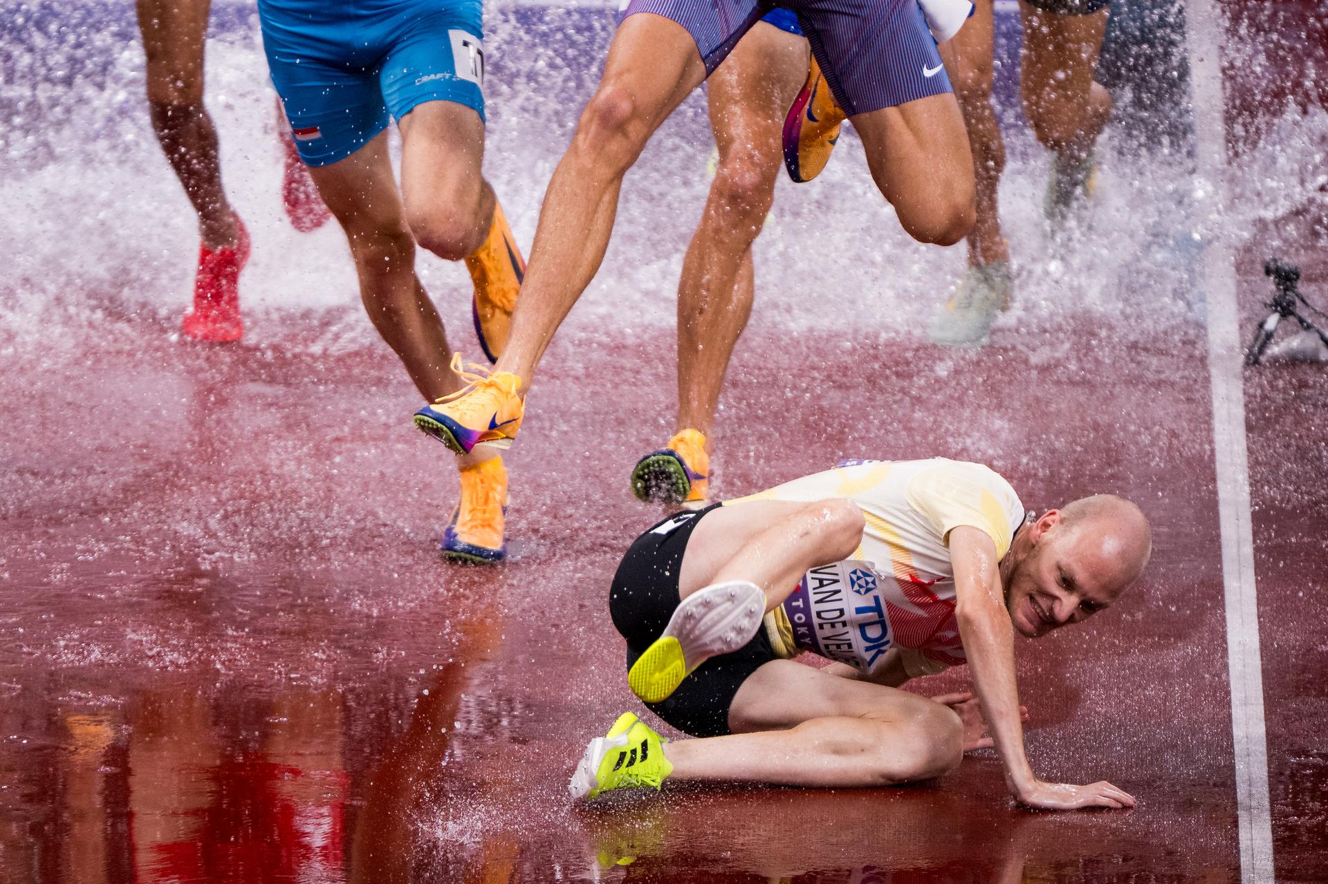 Belgian Tim Van De Velde falls during during the 3.000m Steeple men, Heat 3, in the World Athletics Championships in Tokyo, Japan, on Saturday 13 September 2025. The outdoor Worlds are taking place from 13 to 21 September. BELGA PHOTO JASPER JACOBS