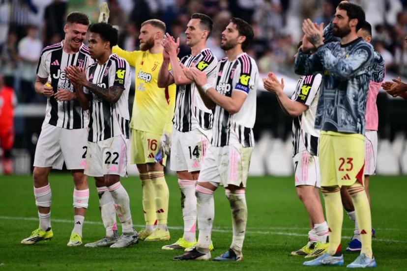 Juventus' Polish forward #14 Arkadiusz Milik celebrates with teammates Juventus' US midfielder #22 Weston McKennie, Juventus' Italian goalkeeper #16 Michele Di Gregorio, at the end of the Italian Serie A football match between Juventus and Genoa at the Allianz stadium in Turin, on April 6, 2026. Marco BERTORELLO / AFP