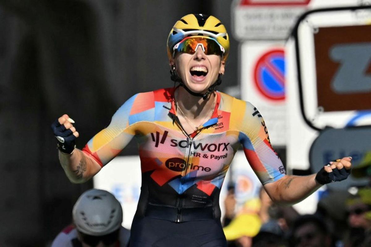 Team SD Worx-Protime's Dutch rider Lorena Wiebes celebrates as she crosses the finish line to win the first (out of 9) stage of the fifth edition of the Women's Tour de France cycling race, 138 km from Lausanne to Lausanne on August 1, 2026. NICOLAS TUCAT / AFP