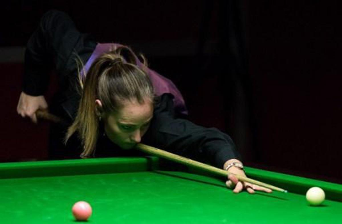 England's Reanne Evans plays against Wales's Lee Walker during their World Snooker Championship second round qualifying match at Ponds Forge International Sports Centre in Sheffield, northern England, on April 9, 2017. OLI SCARFF / AFP
