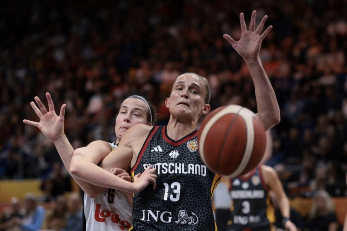 Germany's shooting guard #13 Leonie Fiebich and Belgium's small forward #06 Antonia Delaere fight for the ball during the FIBA Women's Basketball World Cup quarter-final match between Belgium and Germany at the Berlin Arena in Berlin on September 10, 2026. Ronny HARTMANN / AFP