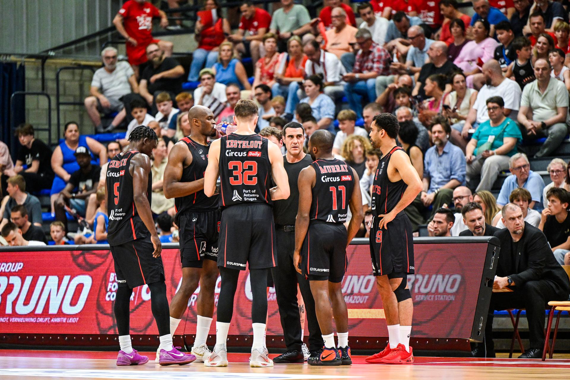 Antwerp's head coach Roel Moors pictured during a basketball match between Limburg United and Antwerp Giants, Friday 29 May 2026, in Hasselt, on the first round (out of 5) of the Semi Finals Playoffs of the 'BNXT League' Belgian/ Dutch first division basket championship. BELGA PHOTO TOM GOYVAERTS