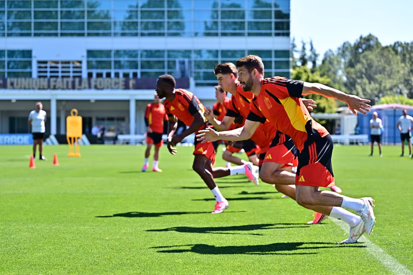 Belgium's Brandon Mechele (front) and his teammates pictured during a training session of Belgian national soccer team Red Devils, at the basecamp in Seattle, USA on Sunday 14 June 2026, ahead of their first game tomorrow against Egypt at the FIFA World Cup 2026. BELGA PHOTO DIRK WAEM