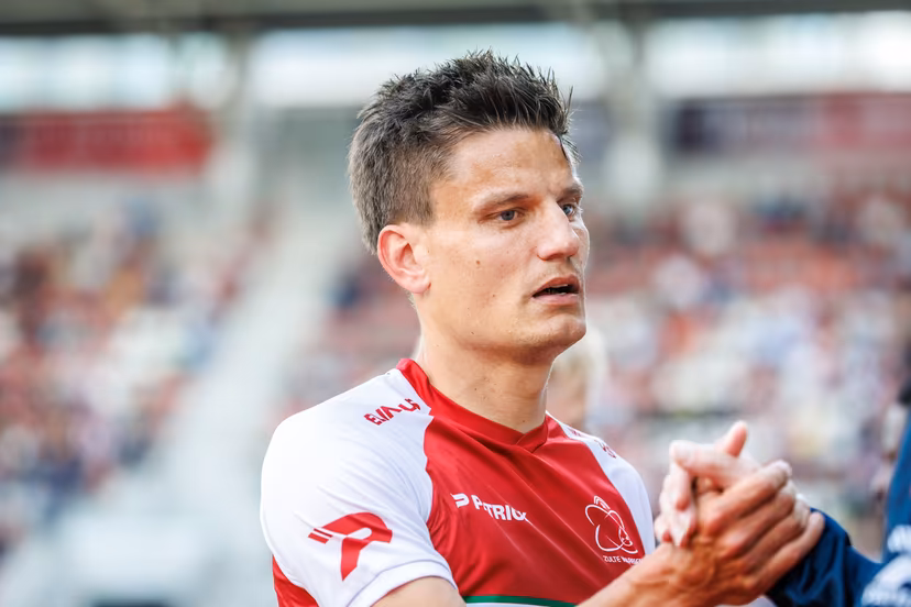 Essevee's Jelle Vossen pictured after his last match for Essevee a soccer match between SV Zulte Waregem and FCV Dender EH, Saturday 09 May 2026 in Waregem, on the sixth and last day of the Relegation Play-offs of the 2025-2026 'Jupiler Pro League' first division of the Belgian championship. BELGA PHOTO KURT DESPLENTER