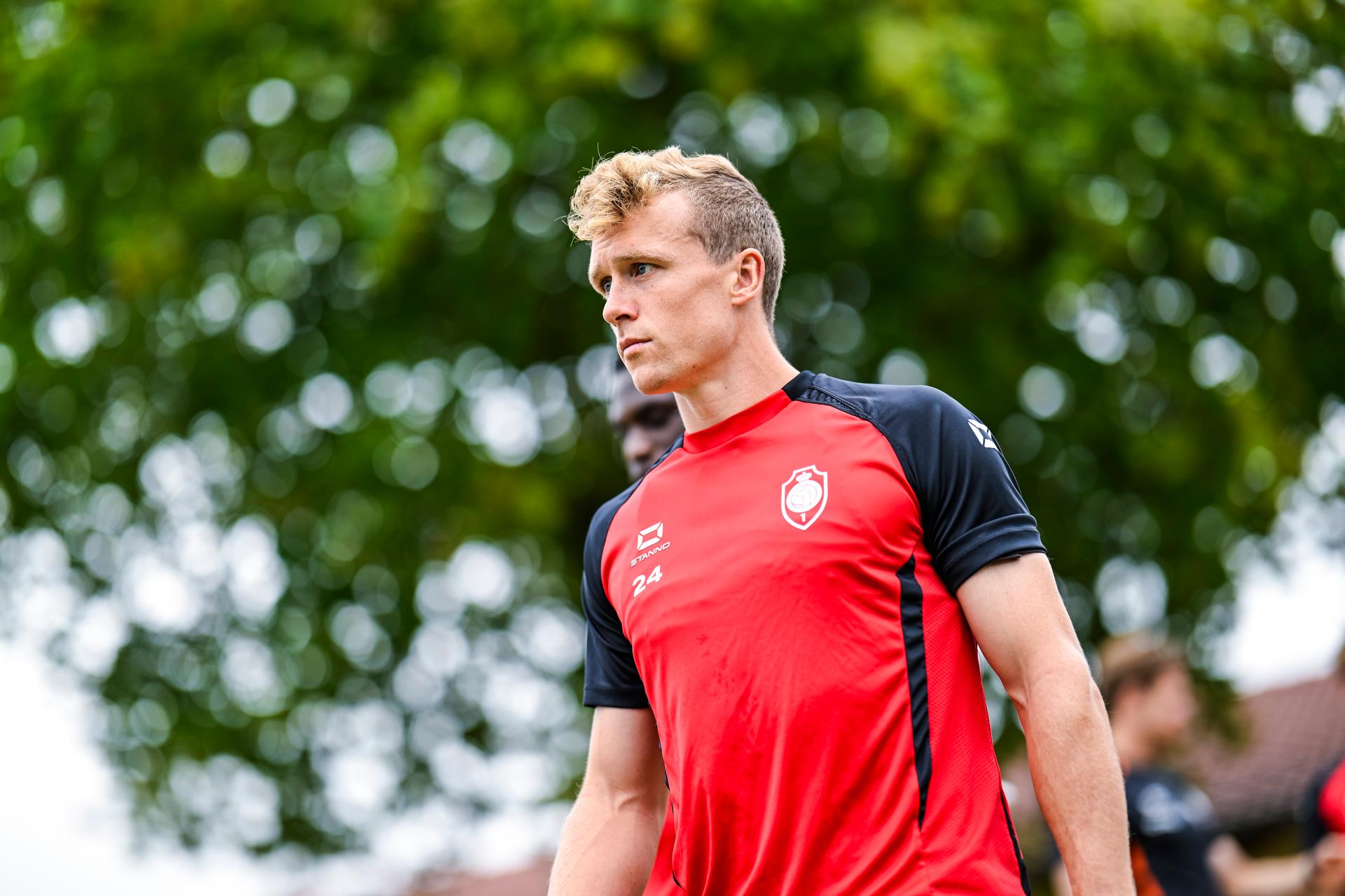 Antwerp's Thibo Somers arrives for a training session during the summer training camp of Belgian soccer team Royal Antwerp FC, Thursday 09 July 2026 in Iserlohn Germany, in preparation of the upcoming 2026-2027 first division season. BELGA PHOTO TOM GOYVAERTS