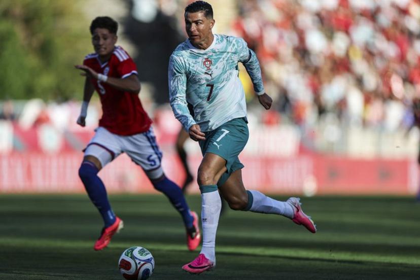 Portugal's forward #07 Cristiano Ronaldo dribbles the ball during the international friendly football match between Portugal and Chile at Estadio Nacional do Jamor in Oeiras, on June 6, 2026. PATRICIA DE MELO MOREIRA / AFP