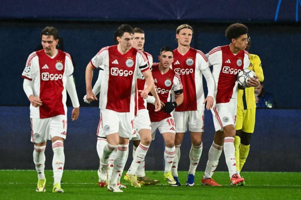 Ajax's Israeli midfielder #10 Oscar Gloukh (C) celebrates with teammates after scoring his team's first goal during the UEFA Champions League league phase day 7 football match between Villarreal CF and Ajax at La Ceramica Stadium in Vila-real on January 20, 2026. JOSE JORDAN / AFP
