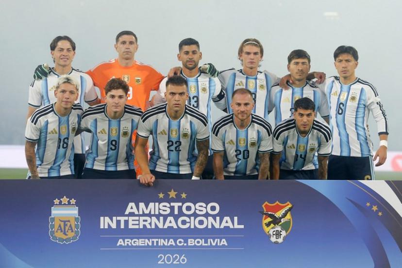 Argentina players pose for a team photo ahead of the international friendly football match between Argentina and Bolivia at Mario Alberto Kempes Stadium in Cordoba, Argentina, on September 30, 2026. DIEGO LIMA / AFP