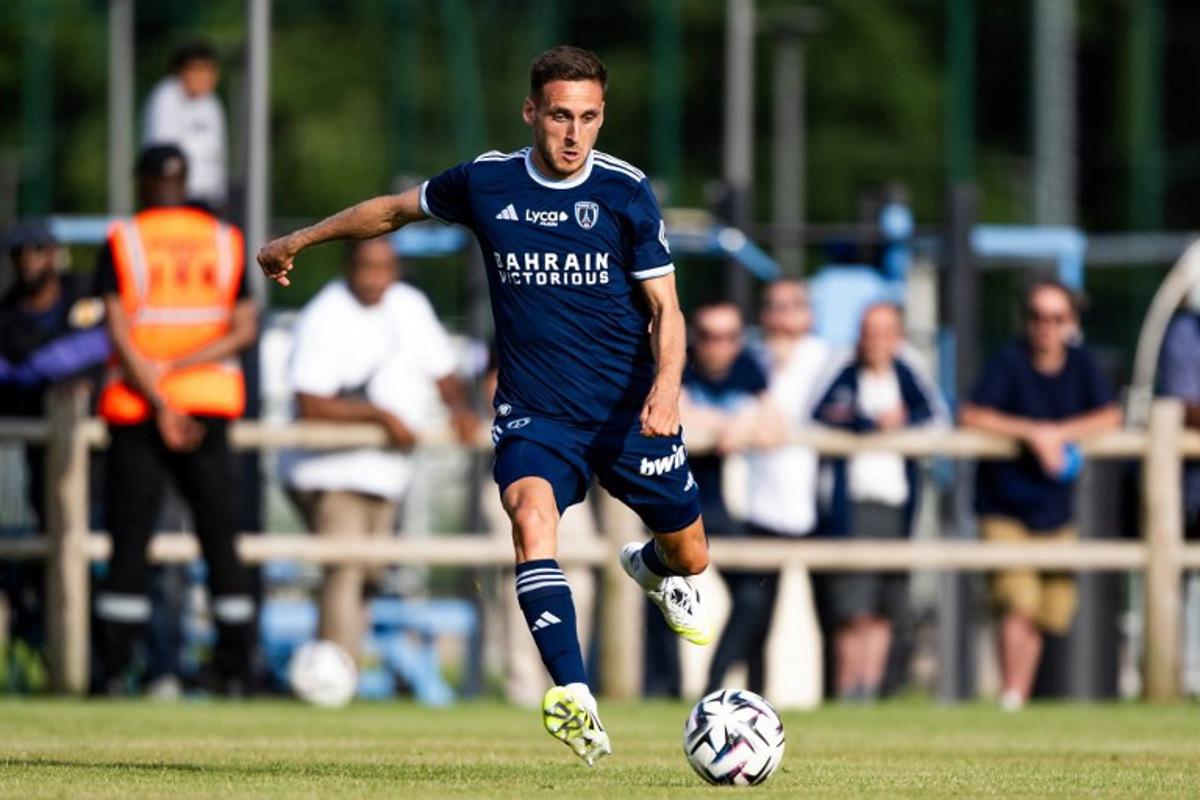 Paris FC's French defender Jules Gaudin runs with the ball during a friendly football match between Paris FC and UNFP (National Union of Professional Footballers) at the Marcel Bec Sports Complex, in Meudon, southwestern of Paris, on August 6, 2025. Julie SEBADELHA / AFP