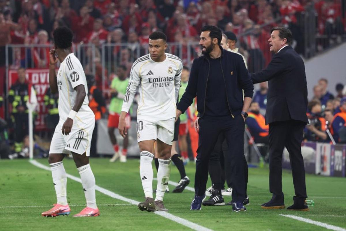 Real Madrid's Spanish coach Alvaro Arbeloa (2nd R) and Real Madrid's French forward #10 Kylian Mbappe (2nd L) are seen on the sidelines during the UEFA Champions League quarter-final second leg football match between FC Bayern Munich and Real Madrid in Munich, southern Germany, on April 15, 2026. Karl-Josef HILDENBRAND / AFP