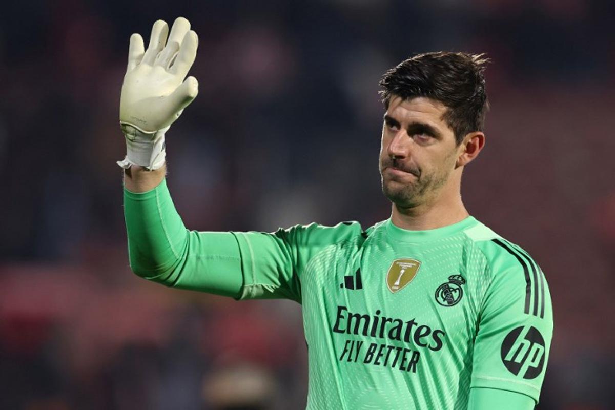Real Madrid's Belgian goalkeeper #01 Thibaut Courtois waves at the end of the Spanish league football match between Girona FC and Real Madrid CF at Montilivi Stadium in Girona on November 30, 2025. Josep LAGO / AFP