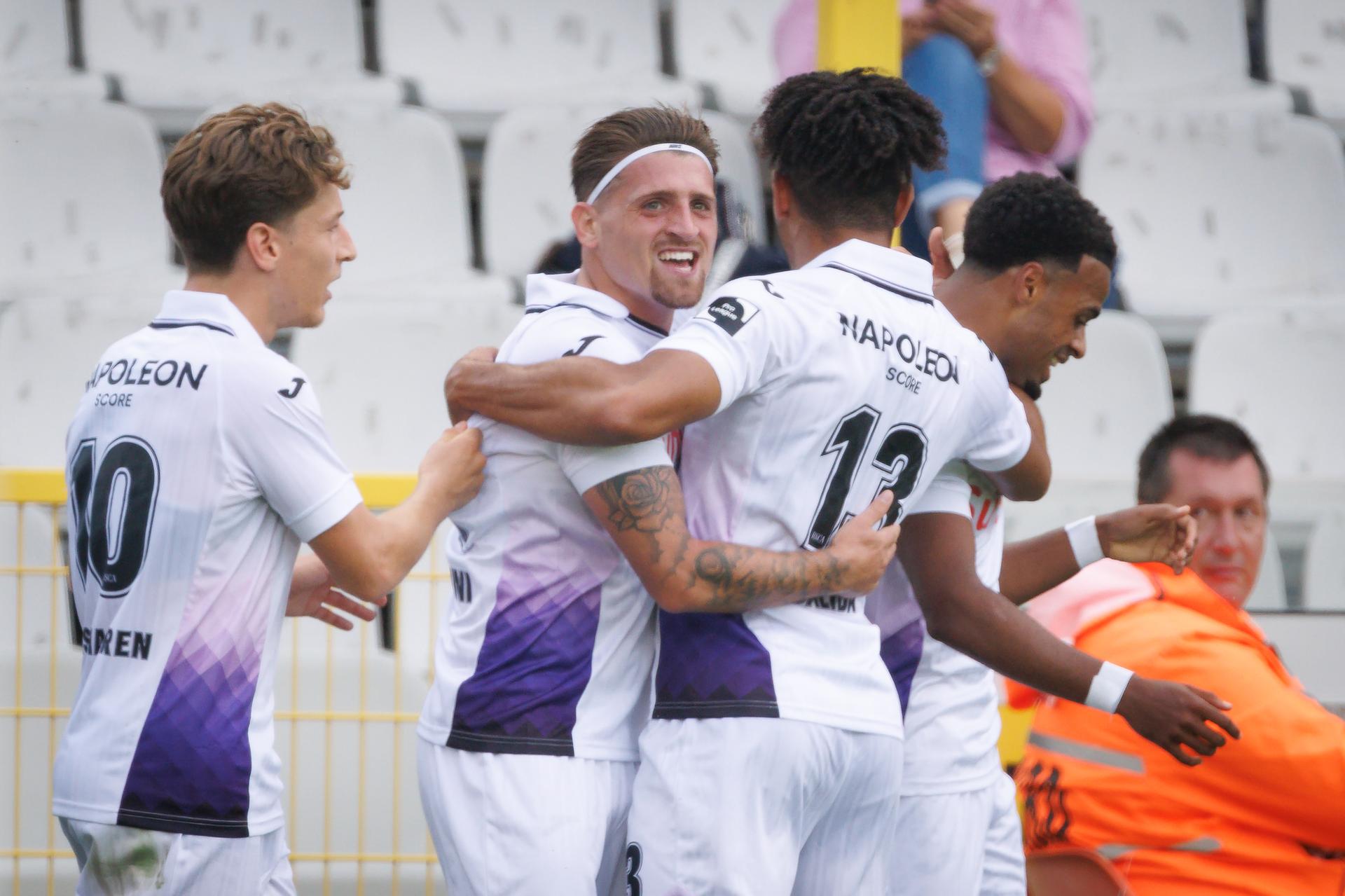 Anderlecht's Adriano Bertaccini celebrates after scoring during a soccer match between Cercle Brugge vs RSC Anderlecht, Sunday 03 August 2025 in Brugge, on day 2 of the 2025-2026 'Jupiler Pro League' first division of the Belgian championship. BELGA PHOTO KURT DESPLENTER