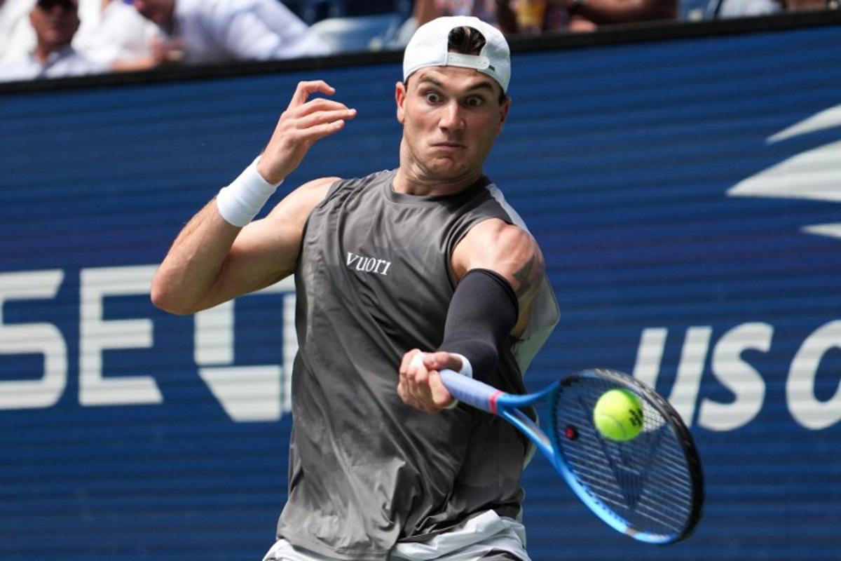 Britain's Jack Draper plays a return to Argentina's Federico Agustin Gomez during their men's singles first round tennis match on day two of the US Open tennis tournament at the USTA Billie Jean King National Tennis Center in New York City, on August 25, 2025. TIMOTHY A. CLARY / AFP