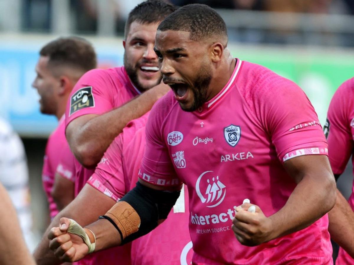 Vannes' Belgian prop Charles-Henri Berguet celebrates after winning the French Top 14 rugby union match between Rugby Club Vannetais (Vannes) and Castres Olympique (Castres) at the Stade de la Rabine in Vannes, north-western France on October 26, 2024. FRED TANNEAU / AFP