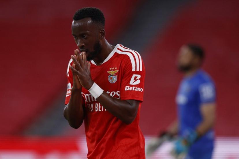 Benfica's Belgian forward #11 Dodi Lukebakio reacts at the end of the Portuguese League football match between SL Benfica and Academico de Viseu FC at Estadio da Luz in Lisbon on August 9, 2026. FILIPE AMORIM / AFP