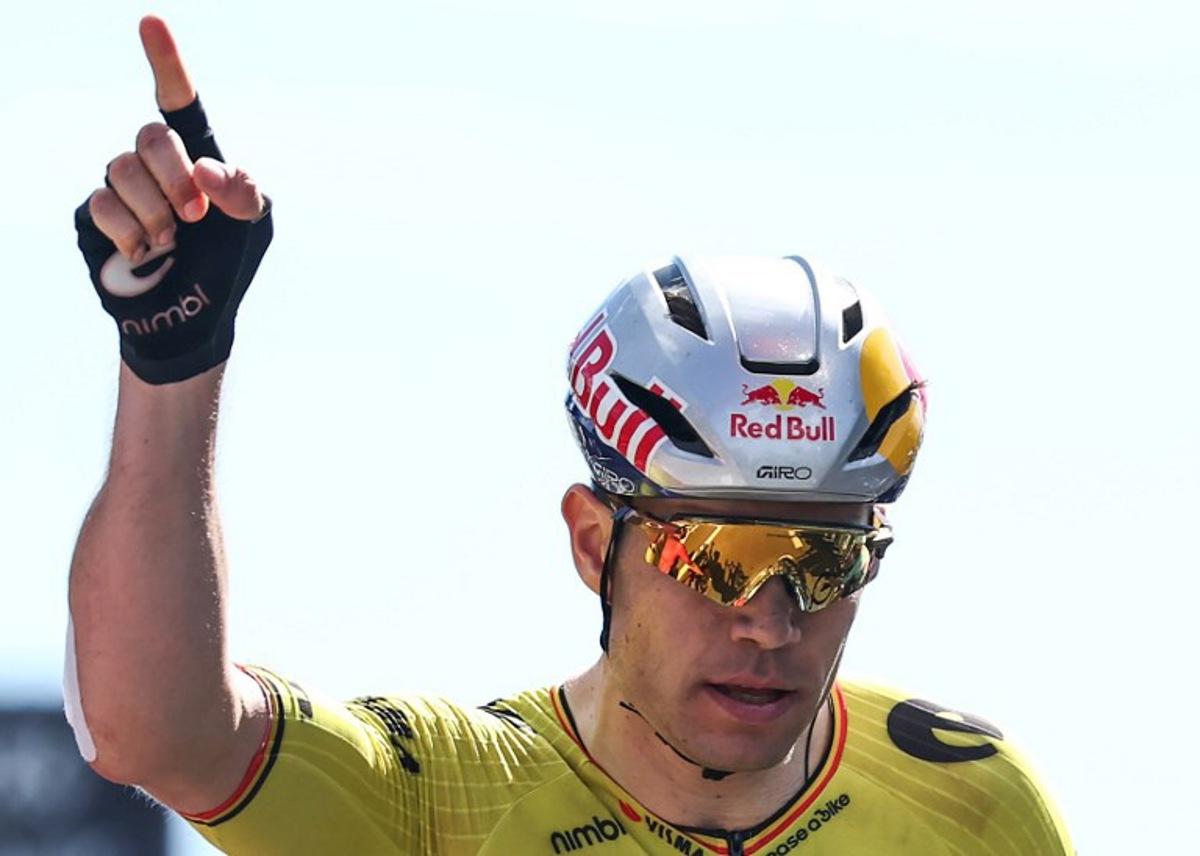 Team Visma | Lease a Bike's Belgian rider Wout Van Aert celebrates crossing the finish line to win the 5th stage of the Tour Auvergne-Rhone-Alpes cycling race (formerly known as the Criterium du Dauphine), 195,8km between Saint-Chamond and Villars-les-Dombes, central France, on June 11, 2026. Anne-Christine POUJOULAT / AFP