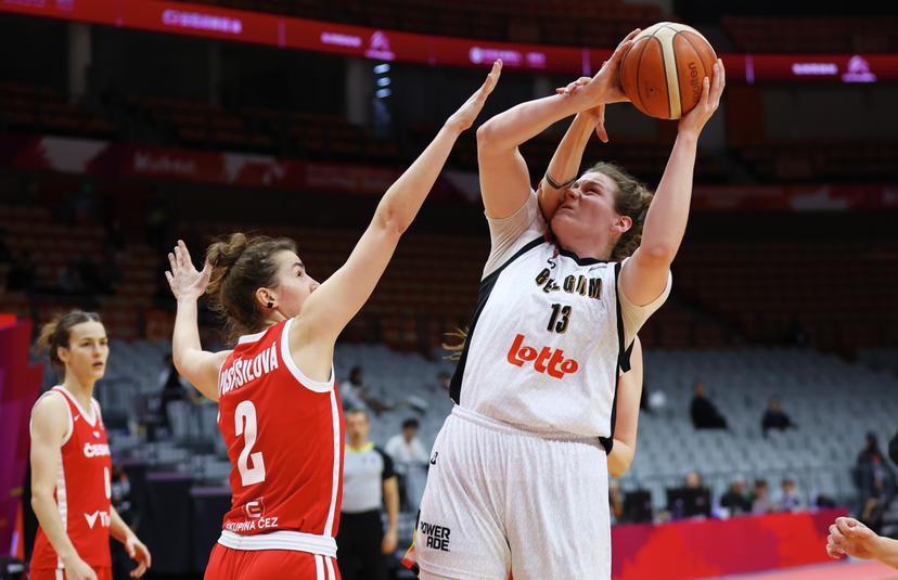 Czech Julie Pospisilova and Belgium's Kyara Linskens fight for the ball during a basket game between Belgium's national team Belgian Cats and Czech Republic, in Wuhan, China, on Tuesday 17 March 2026, the fifth game (out of 5) of the qualifications phase for the World Cup Basket tournament. BELGA PHOTO NIKOLA KRSTIC