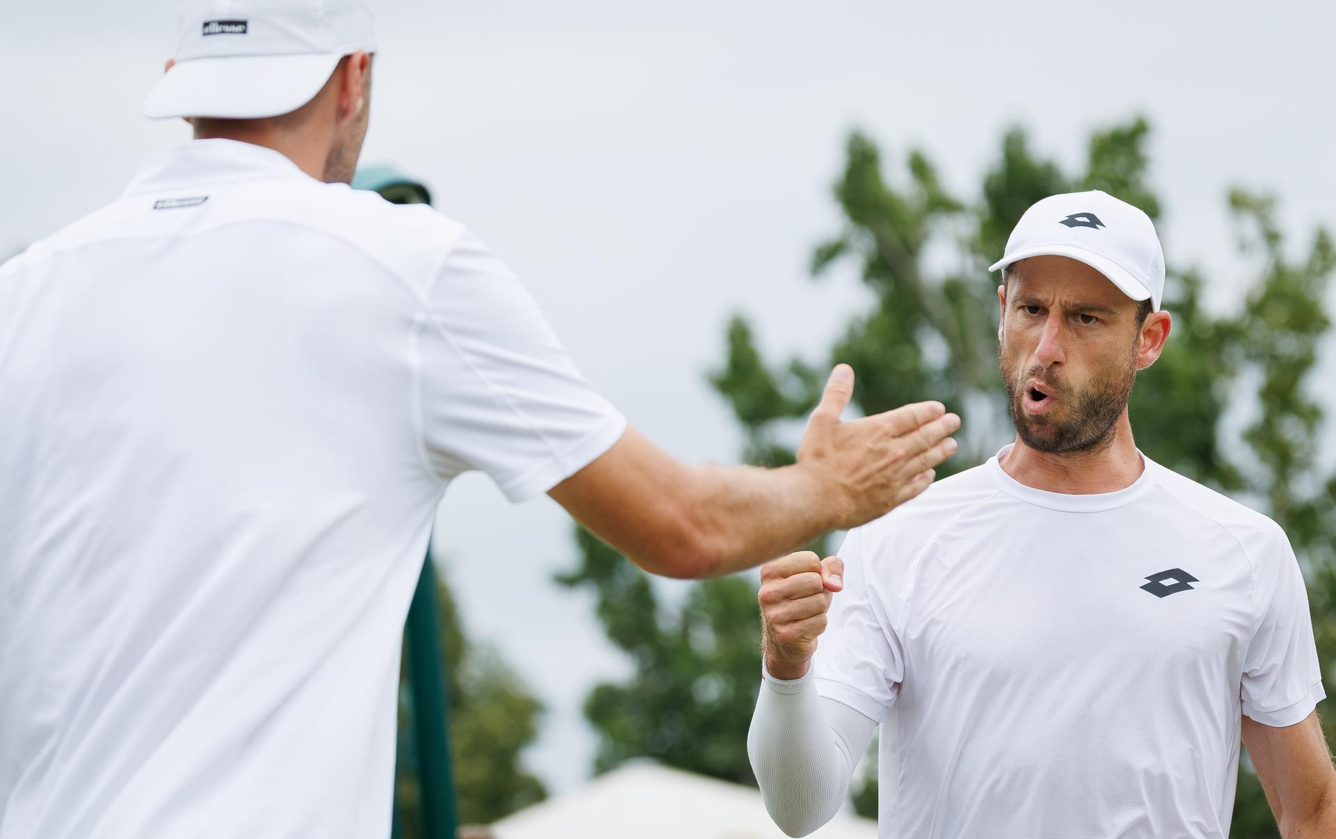 Dutch Sem Verbeek and Belgian Sander Gille pictured during a doubles tennis match between Argentinian-Spain pair Zeballos - Granollers and Belgian-Dutch pair Gille-Verbeek, in the second round of the Men's doubles at the Wimbledon grand slam tennis tournament in London, Britain, Saturday 04 July 2026. BELGA PHOTO BENOIT DOPPAGNE