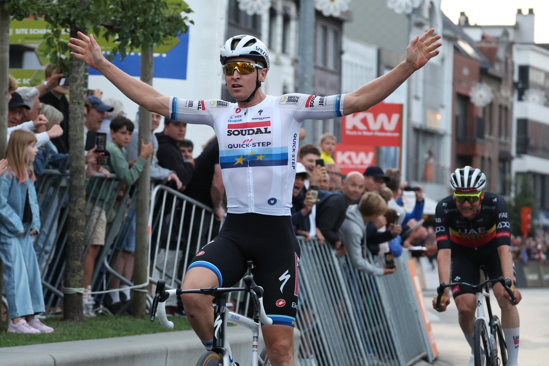 Belgian Tim Merlier of Soudal Quick-Step celebrates as he crosses the finish line to win the 'Natourcriterium Roeselare' cycling event, Tuesday 29 July 2025 in Roeselare. The traditional 'criteriums' are local showcases for which mainly cyclists who rode the Tour de France are invited. BELGA PHOTO KURT DESPLENTER