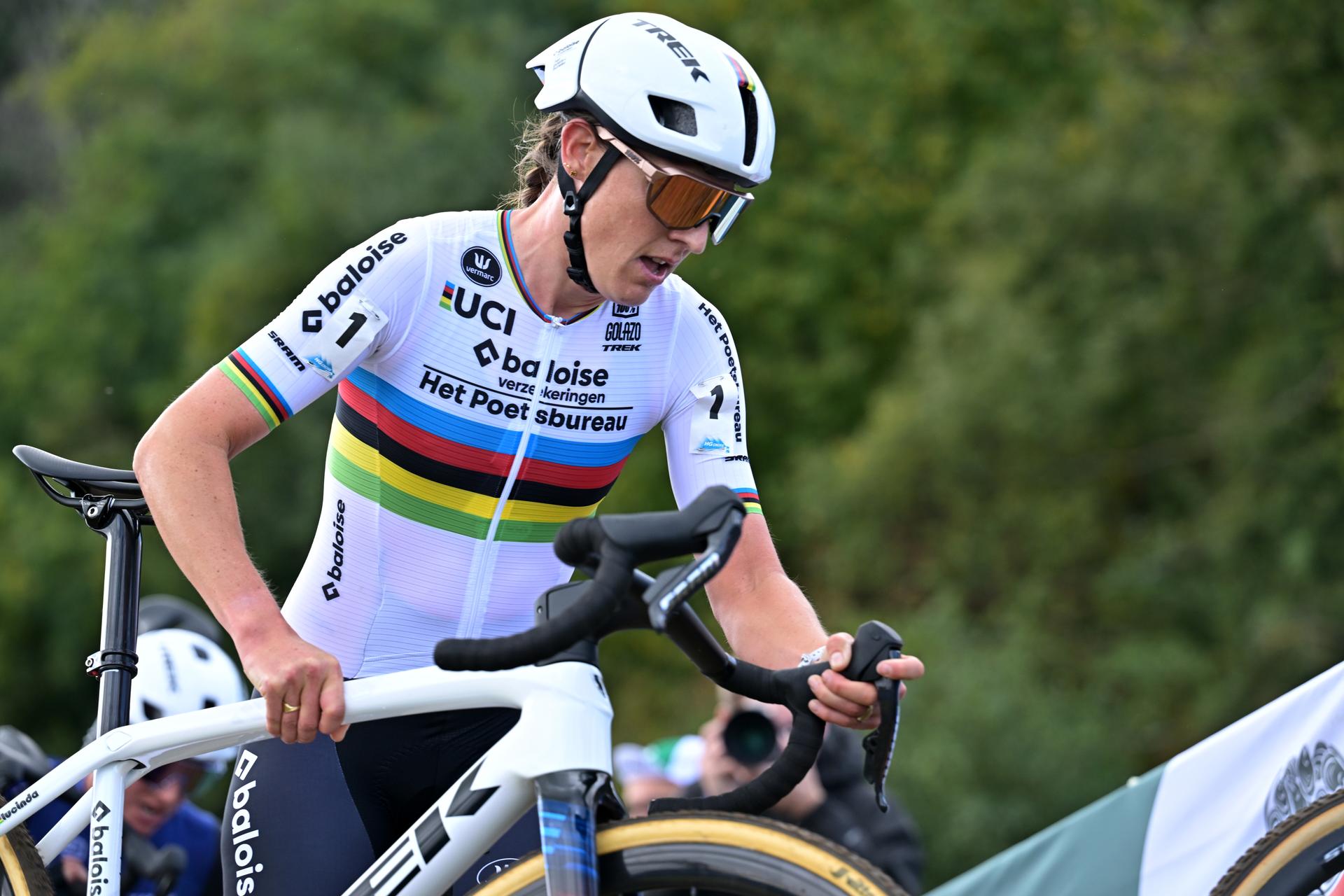Netherlands' Lucinda Brand pictured in action during the women elite race of the 'Mosselcross' cyclocross cycling event, on Sunday 11 October 2026, in Dendermonde, the first race (out of 7) of the HG Cross competition. BELGA PHOTO DAVID PINTENS