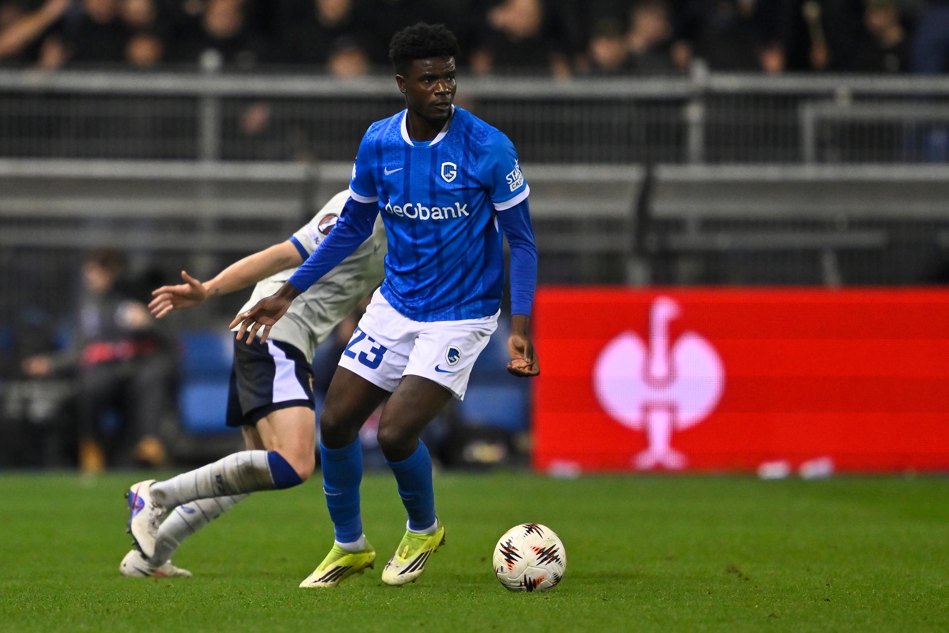 Genk's Aaron Bibout Banind fights for the ball during a soccer game between Belgian team KRC Genk and Croatian GNK Dinamo Zagreb, Thursday 26 February 2026 in Genk, in the play-off for the knockout phase of the UEFA Europa League tournament. Genk won the first leg 1-3. BELGA PHOTO JOHAN EYCKENS