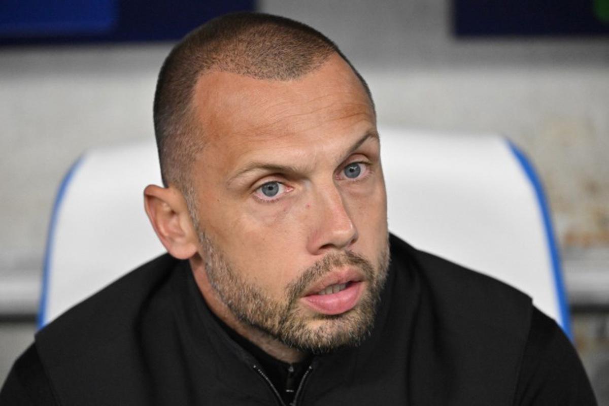 Ajax's Dutch head coach Johnny Heitinga reacts ahead of the UEFA Champions League, league phase day 2, football match between Olympique de Marseille (FRA) and AFC Ajax (NED) at the Velodrome stadium, in Marseille on September 30, 2025. Christophe Simon / AFP