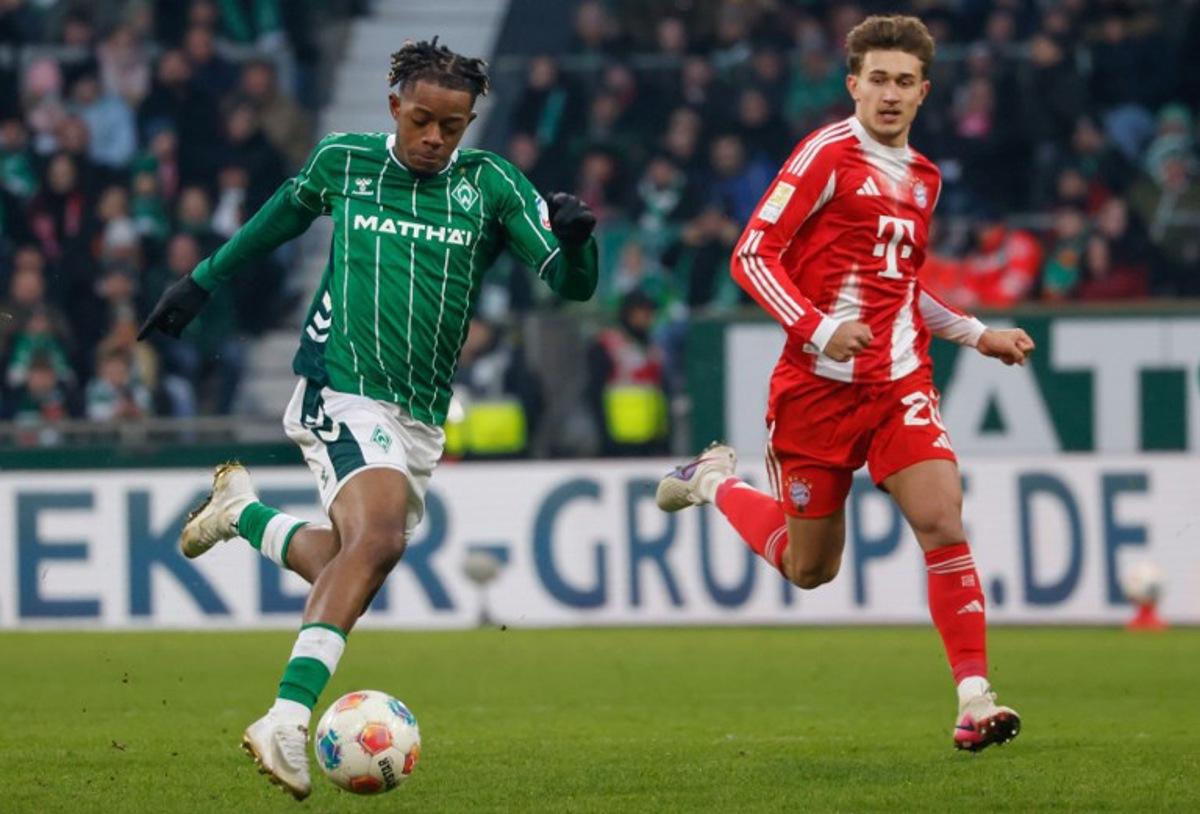 Bremen's Belgian midfielder #07 Samuel Mbangula (L) and Bayern Munich's German midfielder #20 Tom Bischof vie for the ball during the German first division Bundesliga football match between SV Werder Bremen and FC Bayern Munich in Bremen, northern Germany February 14, 2026. Focke Strangmann / AFP