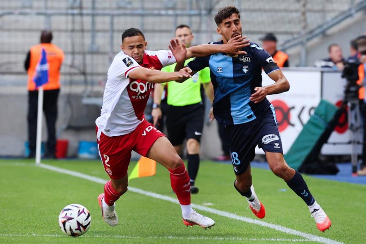 Le Havre's French defender #18 Yanis Zouaoui (R) fights for the ball with Monaco's Brazilian defender #02 Vanderson (L) during the French L1 football match between Le Havre AC and AS Monaco at the Stade Oceane in Le Havre, northwestern France on August 23, 2026. Fred TANNEAU / AFP