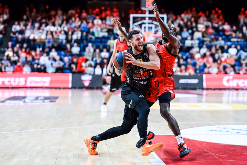 Oostende's Noam Yaacov and Antwerp's Joel Murray pictured in action during a basketball match between Antwerp Giants and BC Oostende, Thursday 04 June 2026, in Antwerp, on the first round (out of 5) of the Final of the Playoffs of the 'BNXT League' Belgian/ Dutch first division basket championship. BELGA PHOTO TOM GOYVAERTS