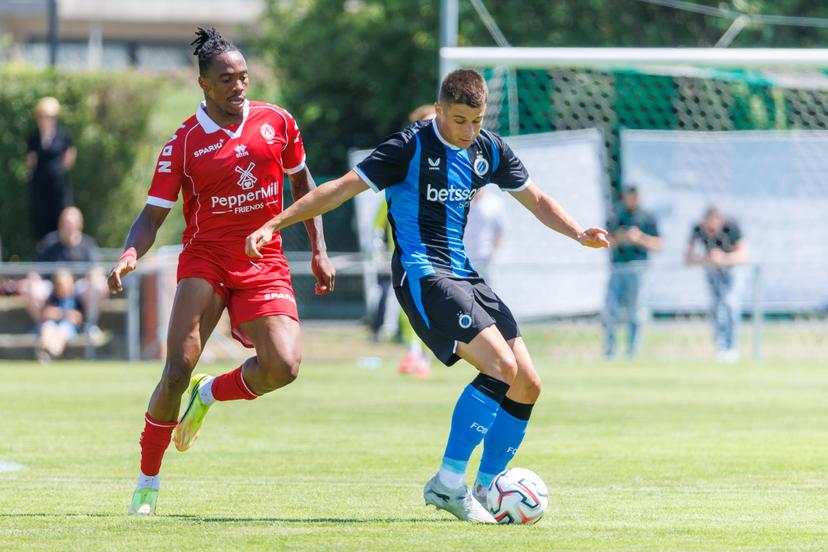 Kortrijk's James Ndjeungoue and Club's Nicolo Tresoldi fight for the ball during a friendly soccer game between KV Kortrijk vs Club Brugge, on Saturday 04 July 2026 in Knokke-Heist, in preparation of the upcoming 2026-2027 Belgian first division soccer season. BELGA PHOTO KURT DESPLENTER
