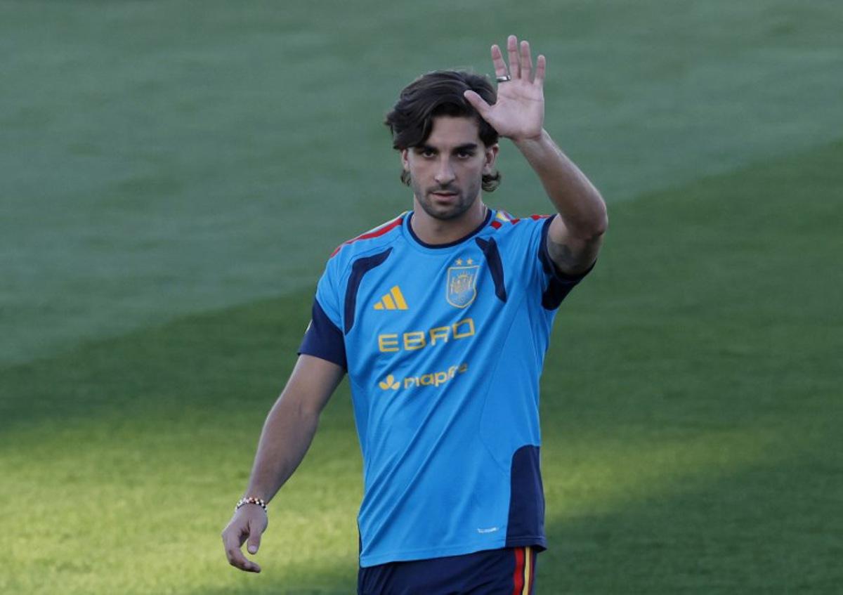 Spain's forward Ferran Torres waves as he takes part in a training session ahead of Spain's UEFA Nations League football match against England at the Ciudad del Futbol in Las Rozas, outside Madrid, on September 22, 2026. Oscar DEL POZO / AFP