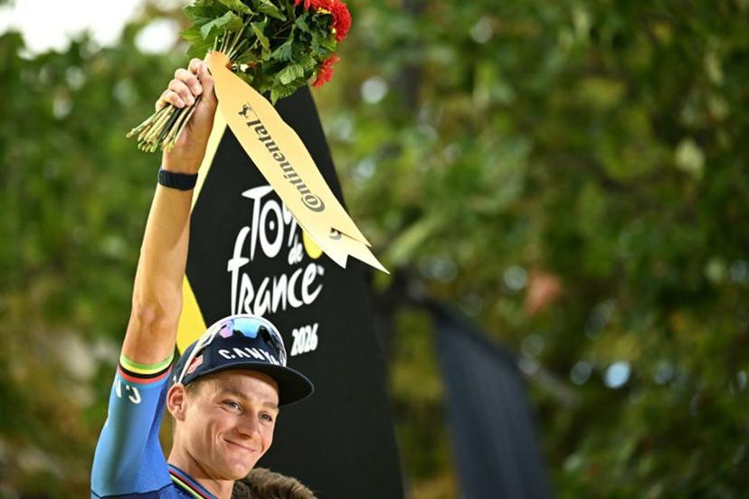 Alpecin - Premier Tech team's Dutch rider Mathieu van der Poel celebrates on the podium after winning the 21st stage of the 113th edition of the Tour de France cycling race, 88,7 km starting and finishing in Paris, on July 26, 2026. Loic VENANCE / AFP