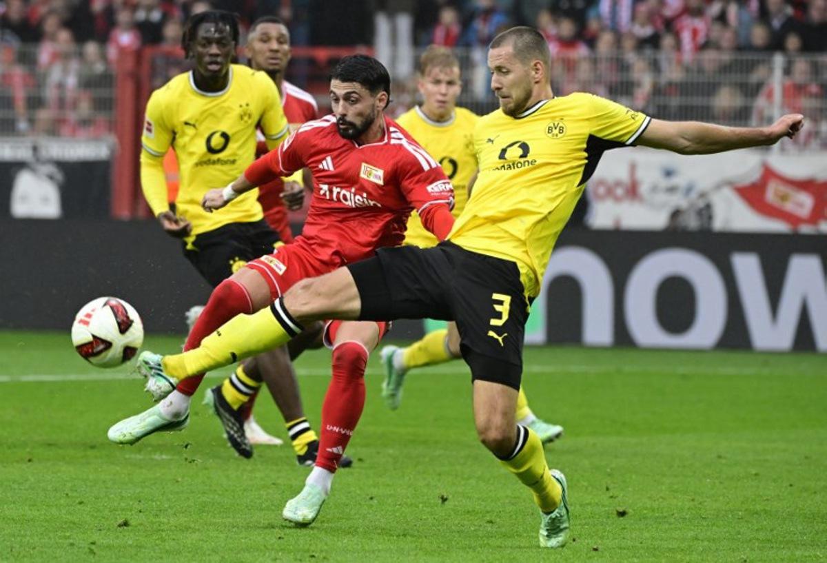 Dortmund's German defender #03 Waldemar Anton (R) defends the goal against Union Berlin's Swiss midfielder #30 Kastriot Imeri during the German first division Bundesliga football match between Union Berlin and Borussia Dortmund in Berlin on October 17, 2026. John MACDOUGALL / AFP