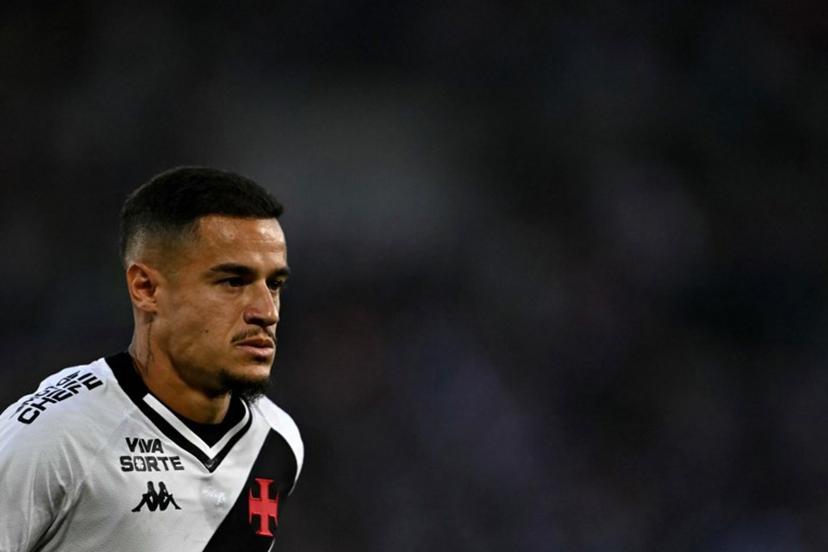 Vasco da Gama's midfielder #10 Philippe Coutinho looks on during the Brasileirao Serie A football match between Vasco da Gama and Flamengo at the Maracana stadium, in Rio de Janeiro, Brazil, on September 21, 2025. Mauro PIMENTEL / AFP