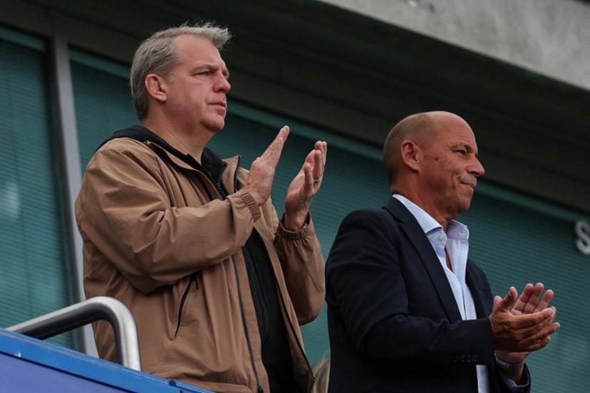 Chelsea's US owner Todd Boehly (L) applauds for former chairman Ken Bates and former player Bobby Tambling after a moment of silence before the start of the English Premier League football match between Chelsea and Brighton and Hove Albion at Stamford Bridge in London on August 30, 2026. Adrian Dennis / AFP