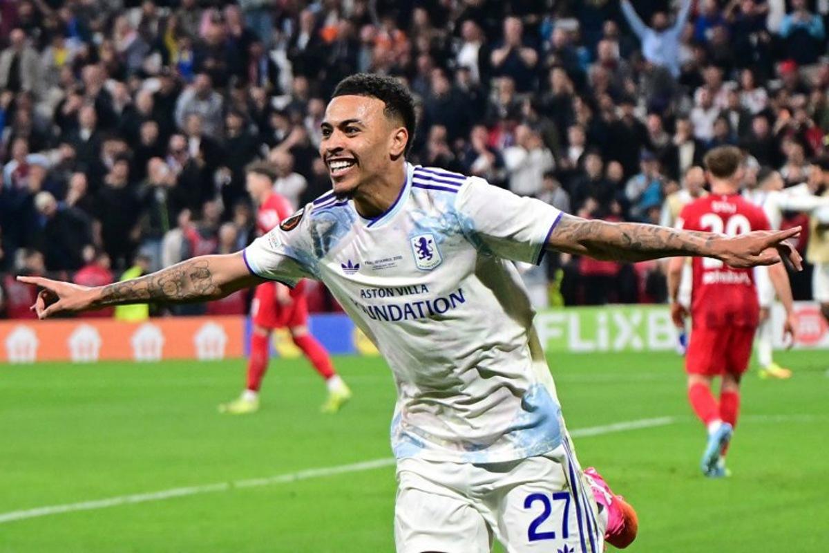 Aston Villa's English midfielder #27 Morgan Rogers celebrates after scoring his team's third goal during the UEFA Europa League final football match between SC Freiburg and Aston Villa at Besiktas Park in Istanbul on May 20, 2026. YASIN AKGUL / AFP