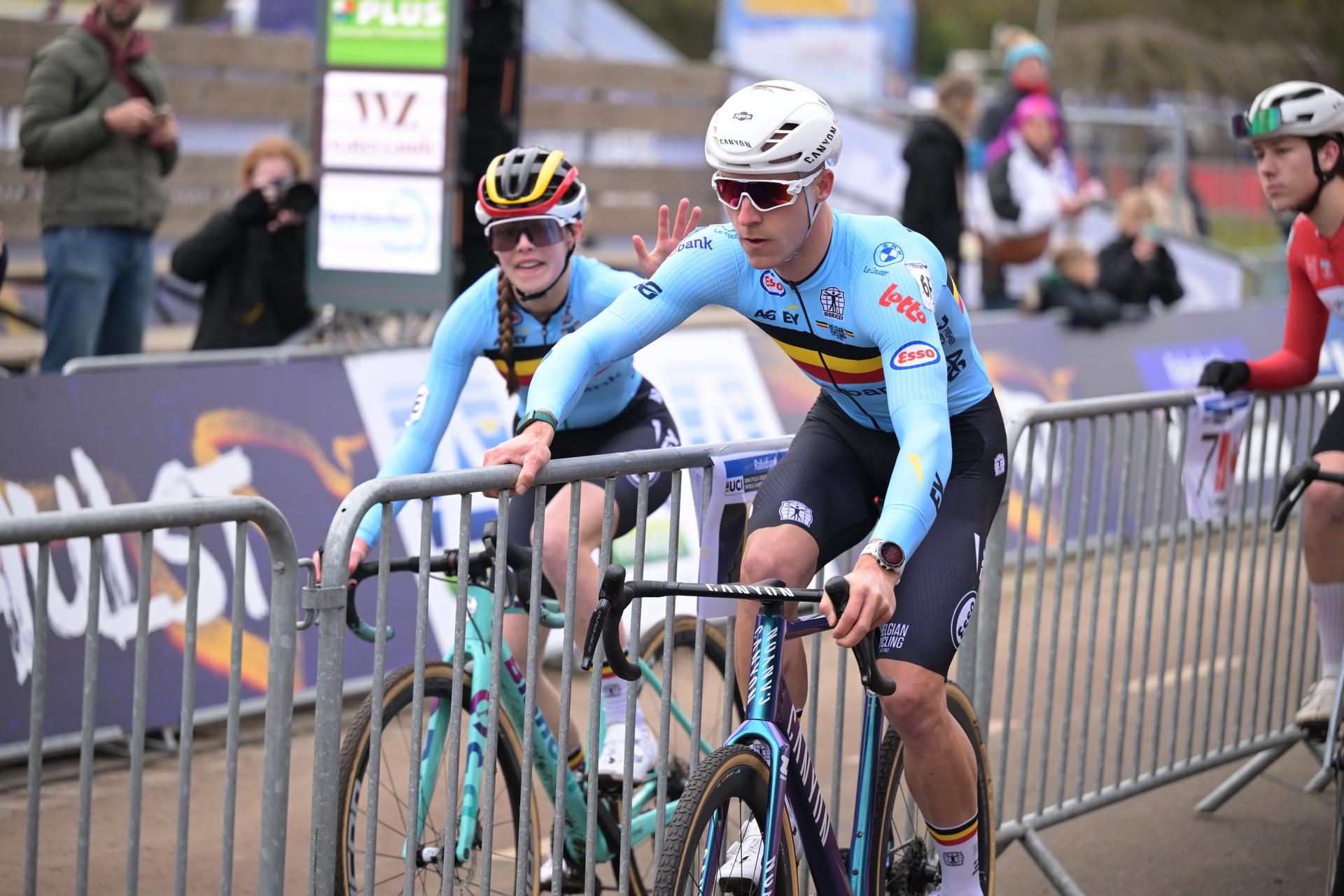 6E Belgian Zita Peeters and Belgian Niels Vandeputte pictured in action at the Team Relay race at the UCI Cyclocross World Championships, on Friday 30 January 2026, in Hulst, The Netherlands. BELGA PHOTO DAVID PINTENS