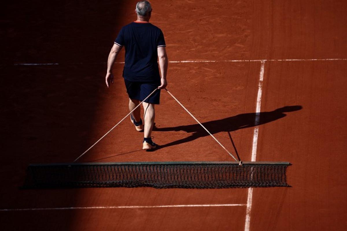 A worker flatens the clay of the Court Suzanne-Lenglen on day two of the Roland-Garros Open tennis tournament in Paris on May 29, 2023. Anne-Christine POUJOULAT / AFP