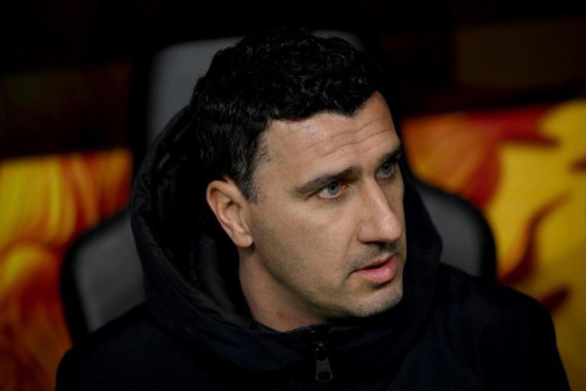 AZ Alkmaar's Belgian head coach Maarten Martens during the UEFA Europa League knockout phase play-off 2st leg football match between AZ Alkmaar and Galatasaray SK at the Ali Sami Yen Sports Complex in Sisli, in Istanbul on February 20, 2025. Yasin AKGUL / AFP