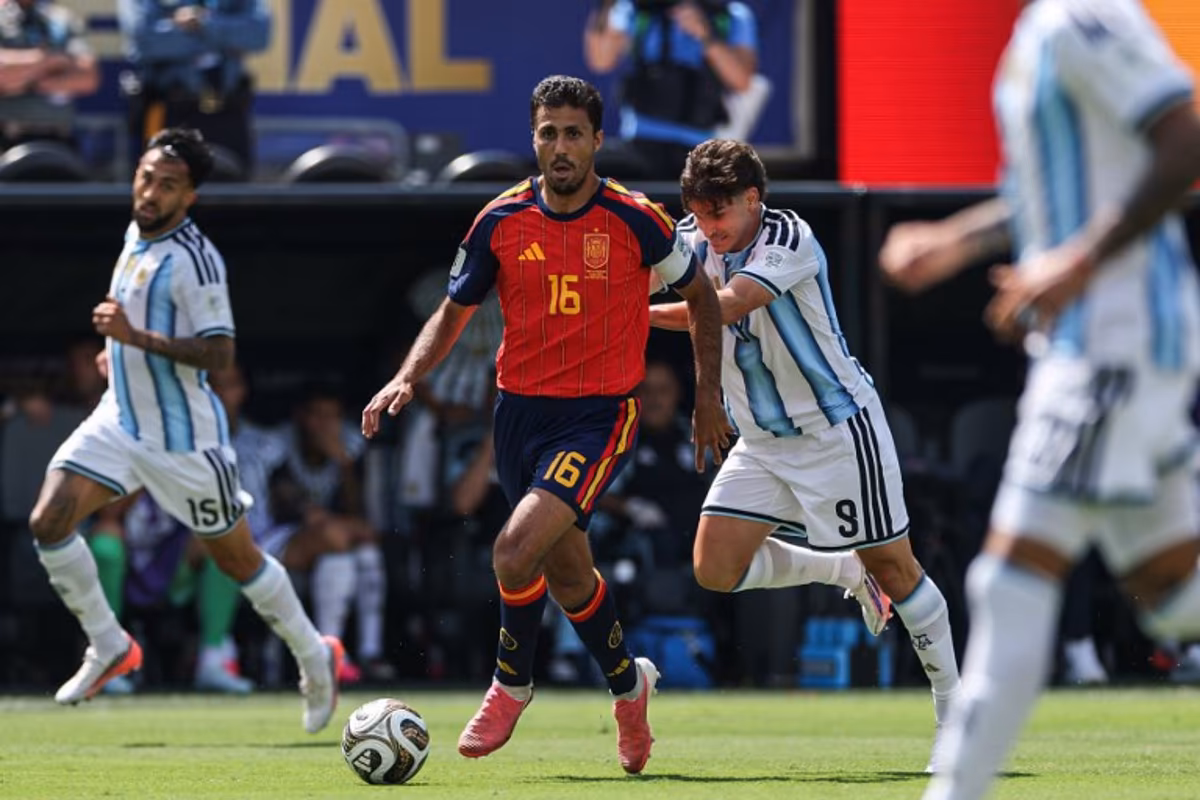 Spain's midfielder #16 Rodri and Argentina's forward #09 Julian Alvarez fight for the ball during the 2026 World Cup football tournament final match between Spain and Argentina at the New York/New Jersey Stadium in East Rutherford on July 19, 2026. PATRICIA DE MELO MOREIRA / AFP