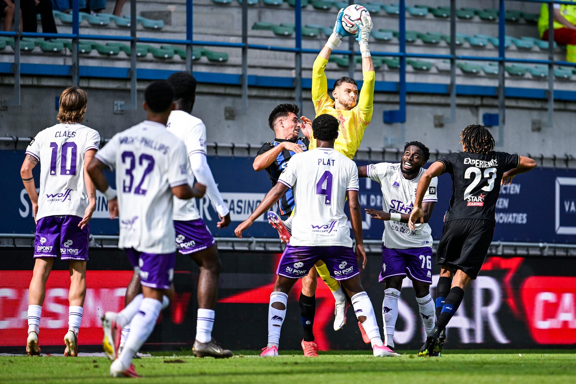 Dender's goalkeeper Julien Devriendt and Beerschot's Dennis Gyamfi pictured in action during a soccer match between FCV Dender EH and Beerschot VA, Saturday 22 August 2026 in Denderleeuw, on day 2 of the 2026-2027 'Challenger Pro League' 1B second division of the Belgian championship. BELGA PHOTO TOM GOYVAERT